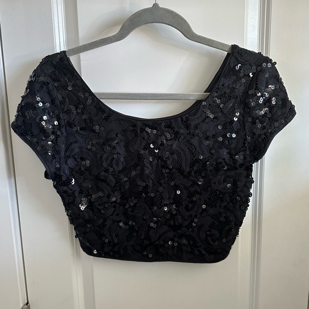 *NEW*Sz S*Express*sequence* crop top